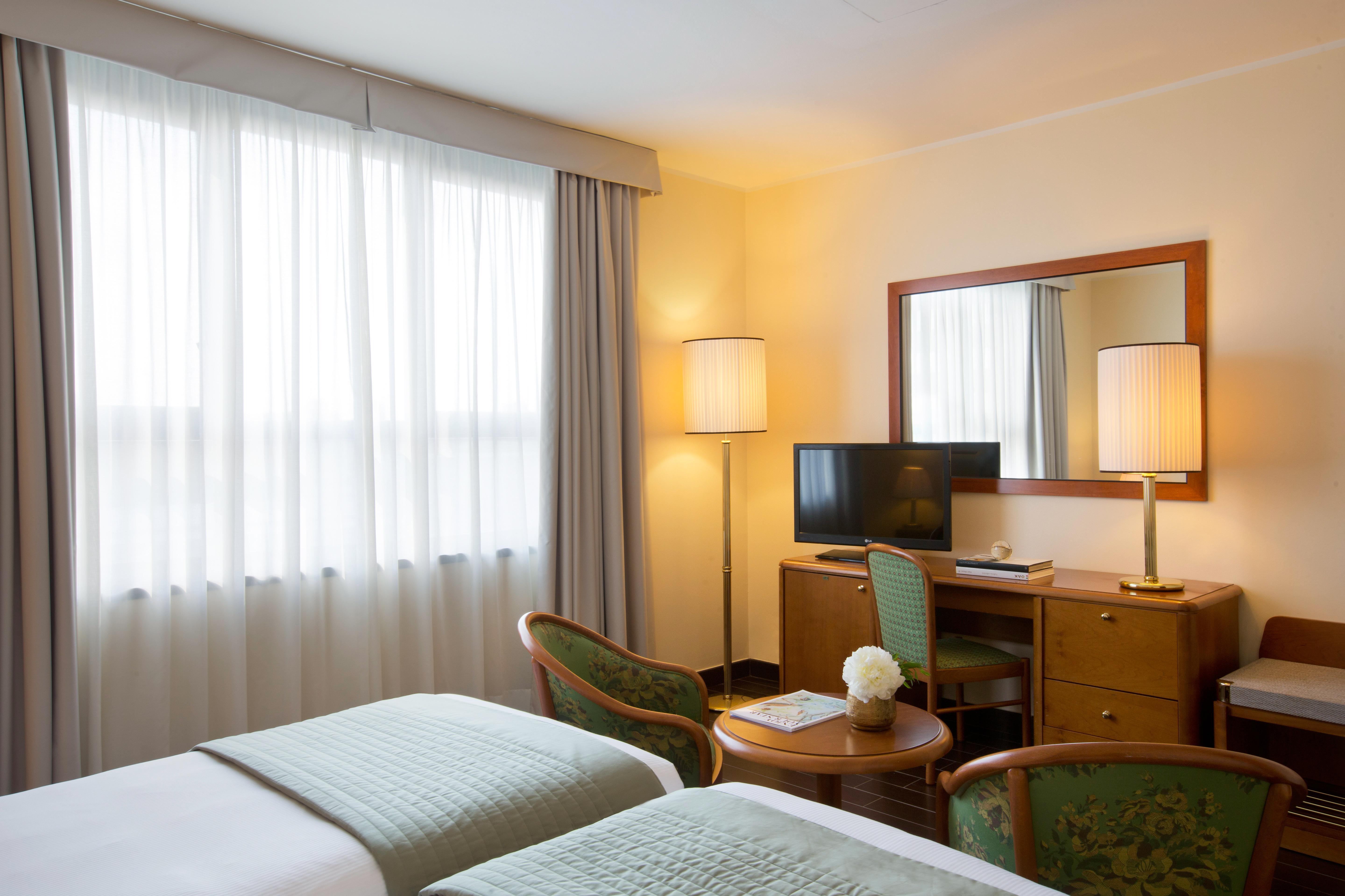 Starhotels Business Palace Milano Esterno foto